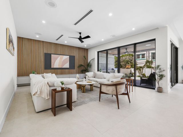 Home for sale at 1013 SE 9 Street - photo 6563993