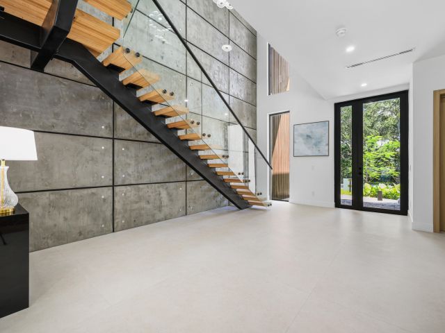 Home for sale at 1013 SE 9 Street - photo 6564008