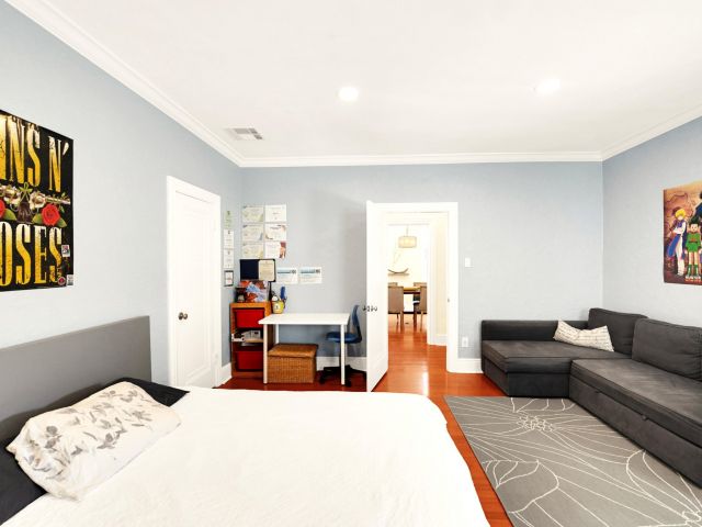 Home for sale at 910 NE 2nd Avenue - photo 6595079