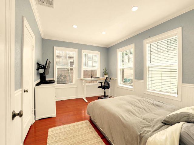 Home for sale at 910 NE 2nd Avenue - photo 6595081