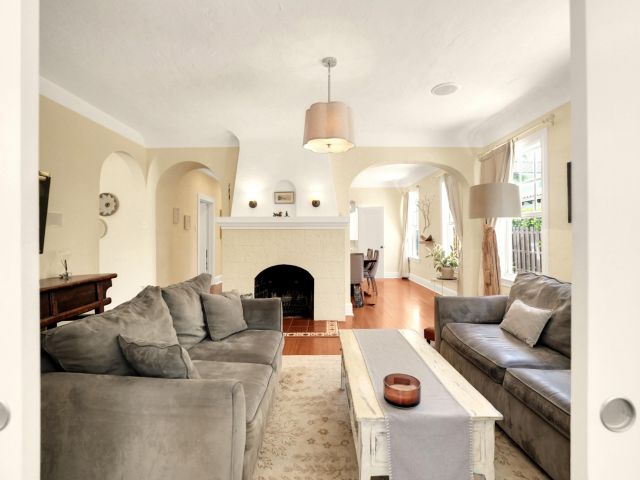 Home for sale at 910 NE 2nd Avenue - photo 6595083