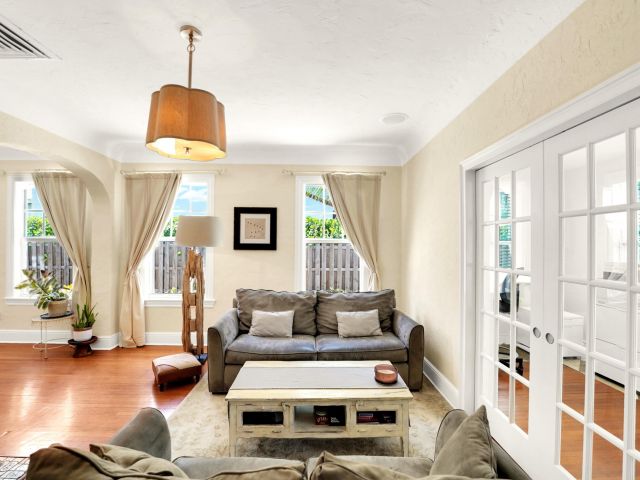 Home for sale at 910 NE 2nd Avenue - photo 6595087