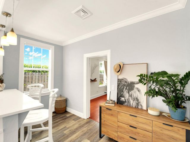 Home for sale at 910 NE 2nd Avenue - photo 6595088