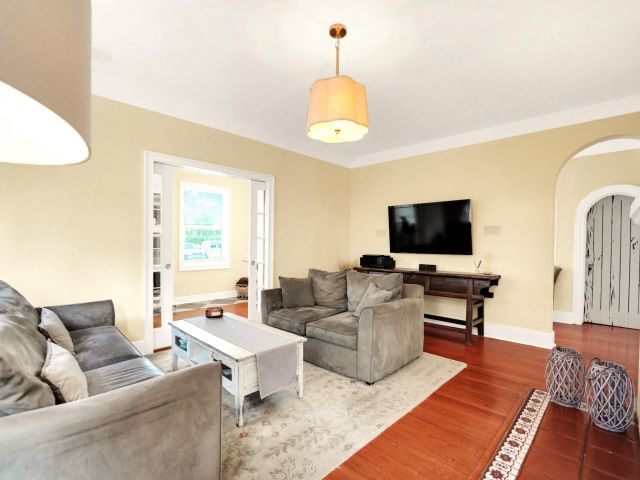 Home for sale at 910 NE 2nd Avenue - photo 6595089