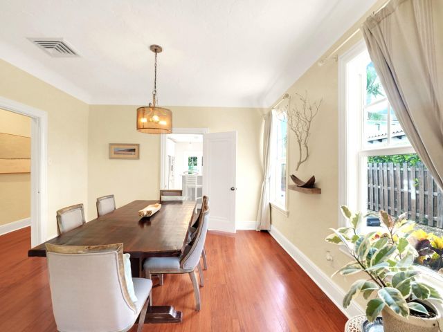 Home for sale at 910 NE 2nd Avenue - photo 6595090