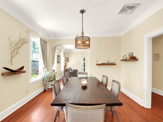 Home for sale at 910 NE 2nd Avenue - photo 6595093