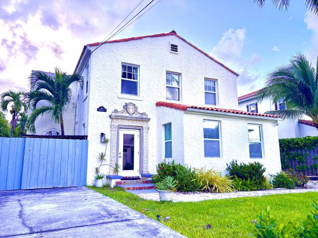 Home for sale at 910 NE 2nd Avenue - photo 6595097