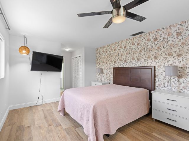 Home for rent at 1039 NW 8th Street - photo 6593953