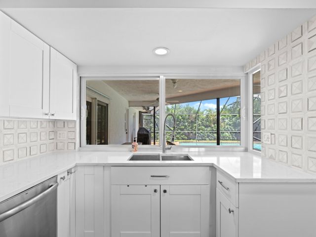 Home for rent at 1039 NW 8th Street - photo 6593955