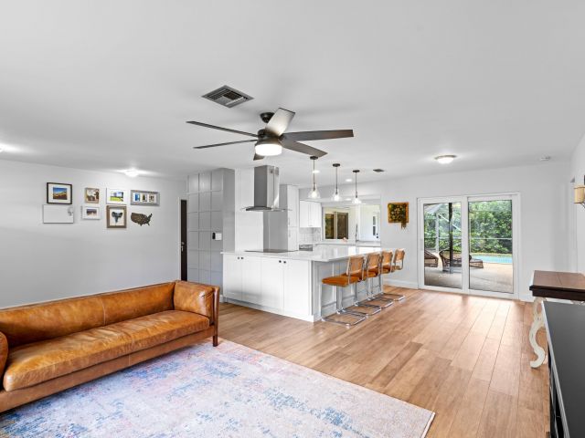 Home for rent at 1039 NW 8th Street - photo 6593957