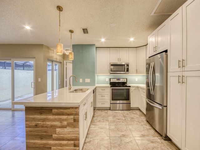 Home for rent at 9109 SW 21st Street E - photo 6593710