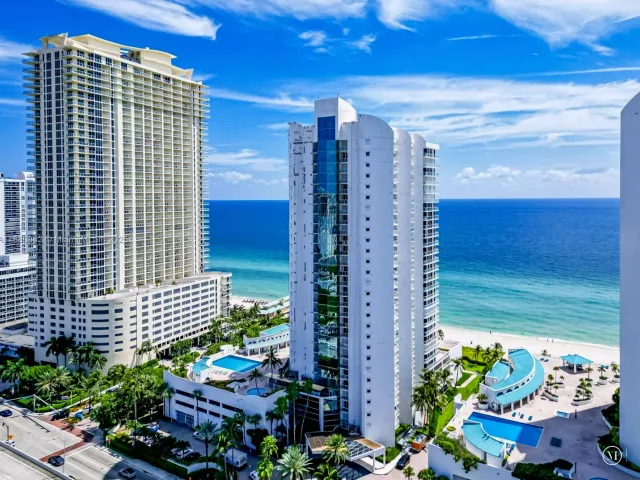 2-bedroom condo for sale in Sunny Isles Beach - 16485 Collins Ave PH35C - MondialRealty