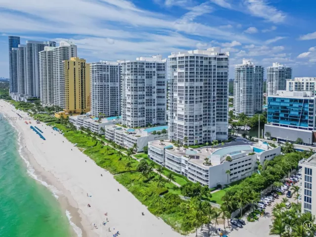 2-bedroom condo for sale in Sunny Isles Beach - 16485 Collins Ave PH35C - MondialRealty