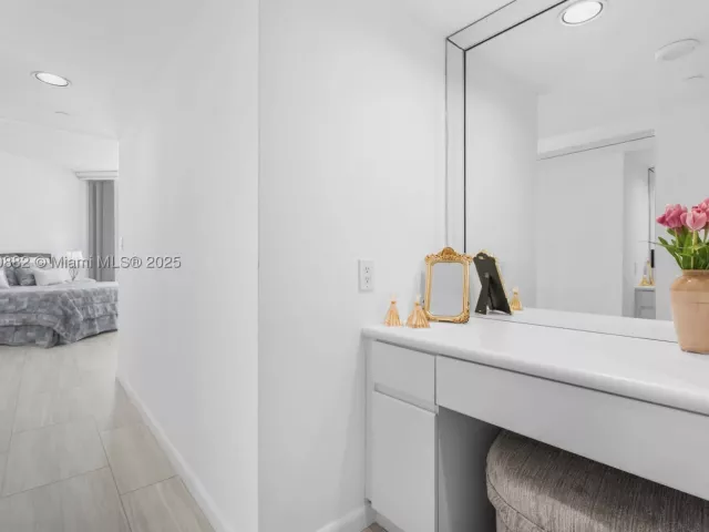 2-bedroom condo for sale in Sunny Isles Beach - 16485 Collins Ave PH35C - MondialRealty