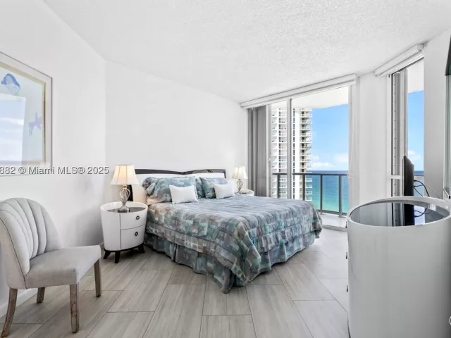 2-bedroom condo for sale in Sunny Isles Beach - 16485 Collins Ave PH35C - MondialRealty