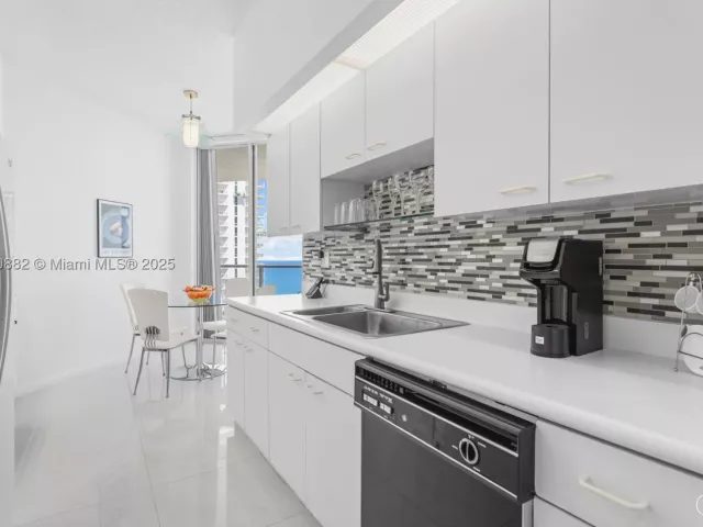 2-bedroom condo for sale in Sunny Isles Beach - 16485 Collins Ave PH35C - MondialRealty