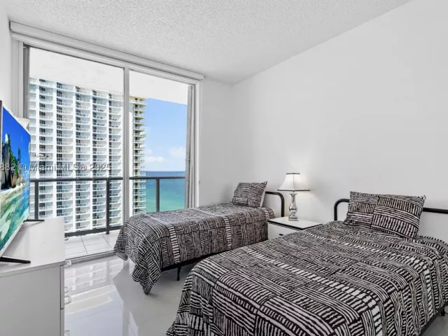 2-bedroom condo for sale in Sunny Isles Beach - 16485 Collins Ave PH35C - MondialRealty