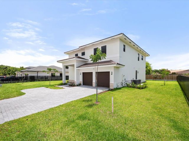 Home for sale at 355 SW 87th Avenue - photo 6679434