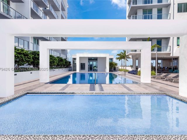1-bedroom condo for sale in Miami - 3900 Biscayne Blvd S-804 - MondialRealty