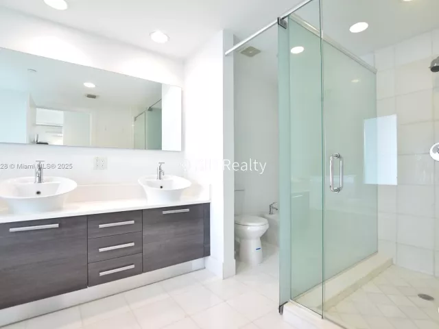 2-bedroom condo for rent in Aventura - 2950 NE 188th St 336 - MondialRealty