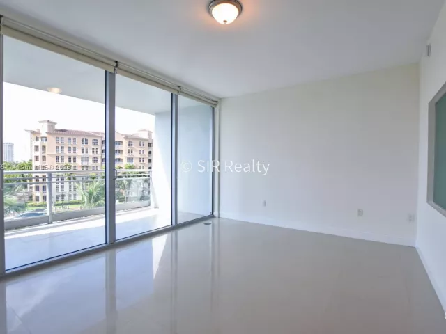 2-bedroom condo for sale in Aventura - 2950 NE 188th St 336 - MondialRealty