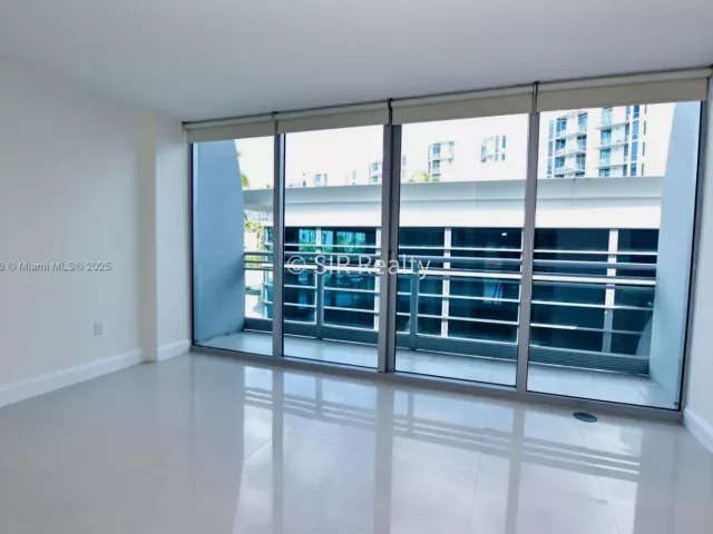 2-bedroom condo for sale in Aventura - 2950 NE 188th St 336 - MondialRealty
