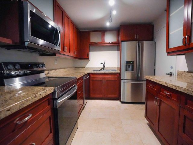 Apartment for rent  Unit #503 - photo 6566380