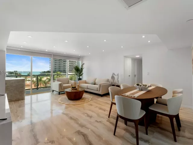 2-bedroom condo for rent in Miami Beach - 5900 Collins Ave 604 - MondialRealty