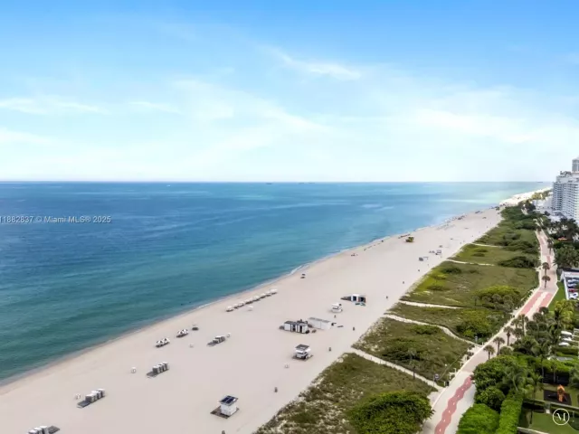 2-bedroom condo for rent in Miami Beach - 5900 Collins Ave 604 - MondialRealty