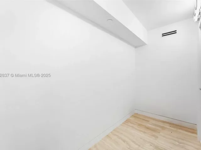 2-bedroom condo for rent in Miami Beach - 5900 Collins Ave 604 - MondialRealty