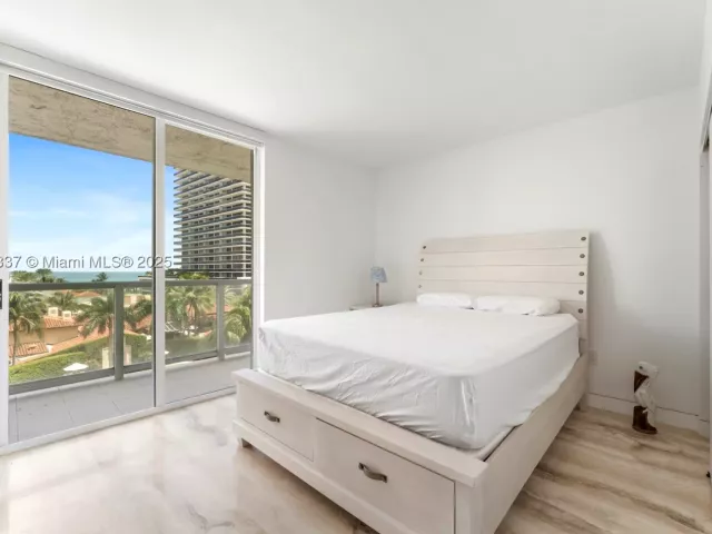 2-bedroom condo for rent in Miami Beach - 5900 Collins Ave 604 - MondialRealty
