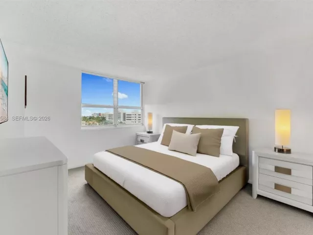 2-bedroom condo for sale in Miami Beach - 650 West Ave 704 - MondialRealty