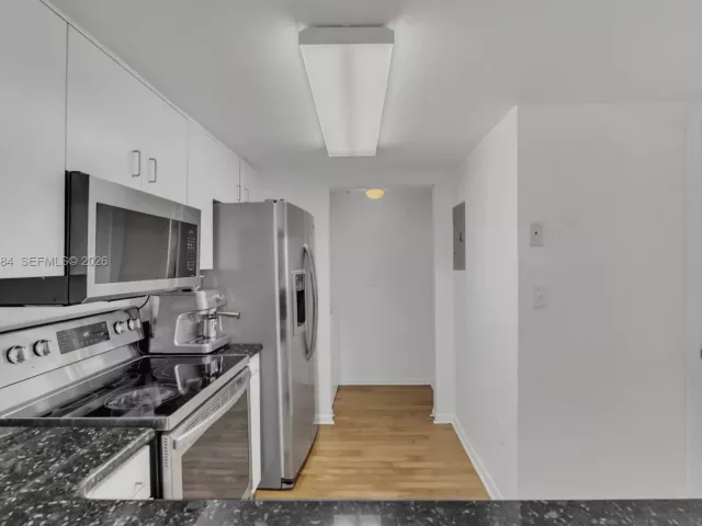 2-bedroom condo for sale in Miami Beach - 650 West Ave 704 - MondialRealty