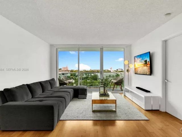 2-bedroom condo for sale in Miami Beach - 650 West Ave 704 - MondialRealty