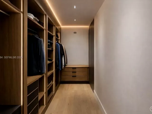 2-bedroom condo for sale in Miami Beach - 650 West Ave 704 - MondialRealty