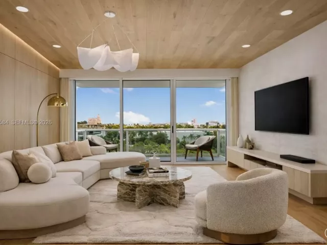 2-bedroom condo for sale in Miami Beach - 650 West Ave 704 - MondialRealty