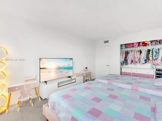 2-bedroom condo for sale in Miami Beach - 650 West Ave 704 - MondialRealty