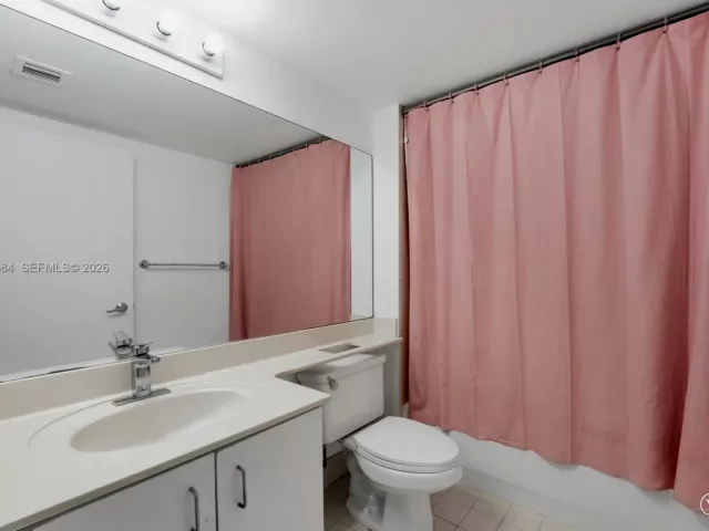 2-bedroom condo for sale in Miami Beach - 650 West Ave 704 - MondialRealty