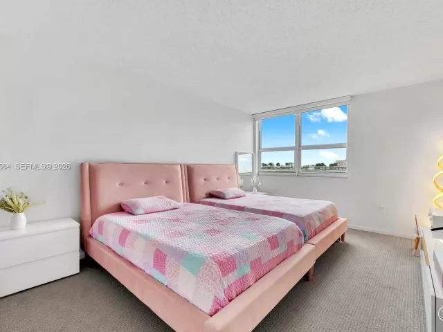2-bedroom condo for sale in Miami Beach - 650 West Ave 704 - MondialRealty