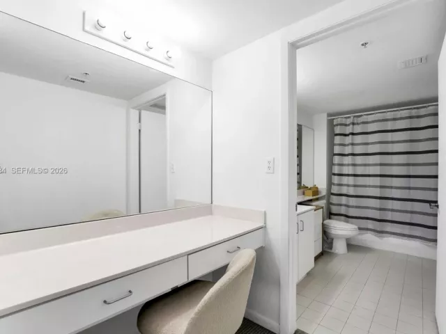 2-bedroom condo for sale in Miami Beach - 650 West Ave 704 - MondialRealty