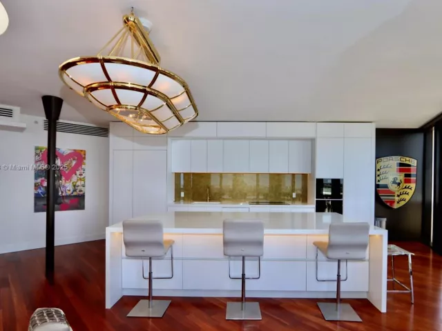 3-bedroom condo for sale in Aventura - 1000 Island Blvd PH2 - MondialRealty