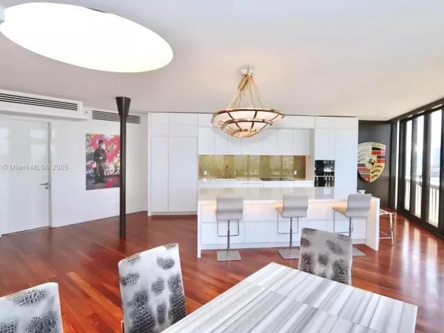 3-bedroom condo for sale in Aventura - 1000 Island Blvd PH2 - MondialRealty