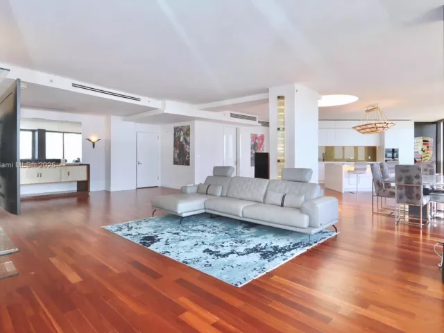 3-bedroom condo for sale in Aventura - 1000 Island Blvd PH2 - MondialRealty