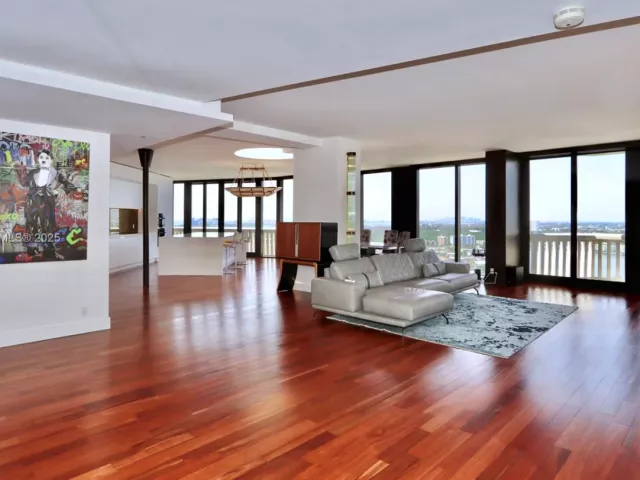 3-bedroom condo for sale in Aventura - 1000 Island Blvd PH2 - MondialRealty