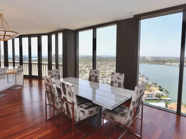 3-bedroom condo for sale in Aventura - 1000 Island Blvd PH2 - MondialRealty