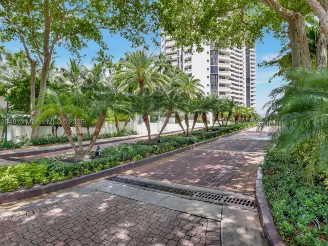 3-bedroom condo for sale in Aventura - 1000 Island Blvd PH2 - MondialRealty