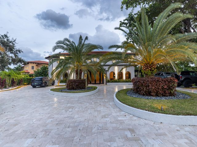 Home for sale at 290 NW 6th Street - photo 6593692