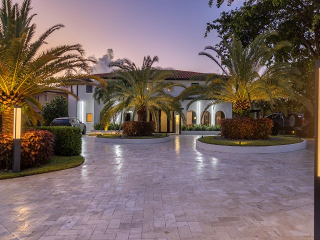 Home for sale at 290 NW 6th Street - photo 6593697