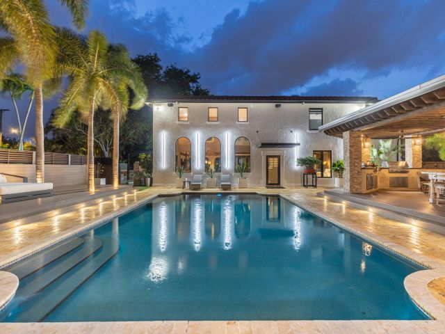 Home for sale at 290 NW 6th Street - photo 6593698