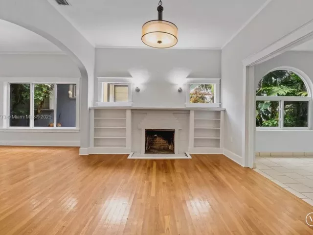 2-bedroom home for rent in Miami - 34 SW 18th Rd 0 - MondialRealty